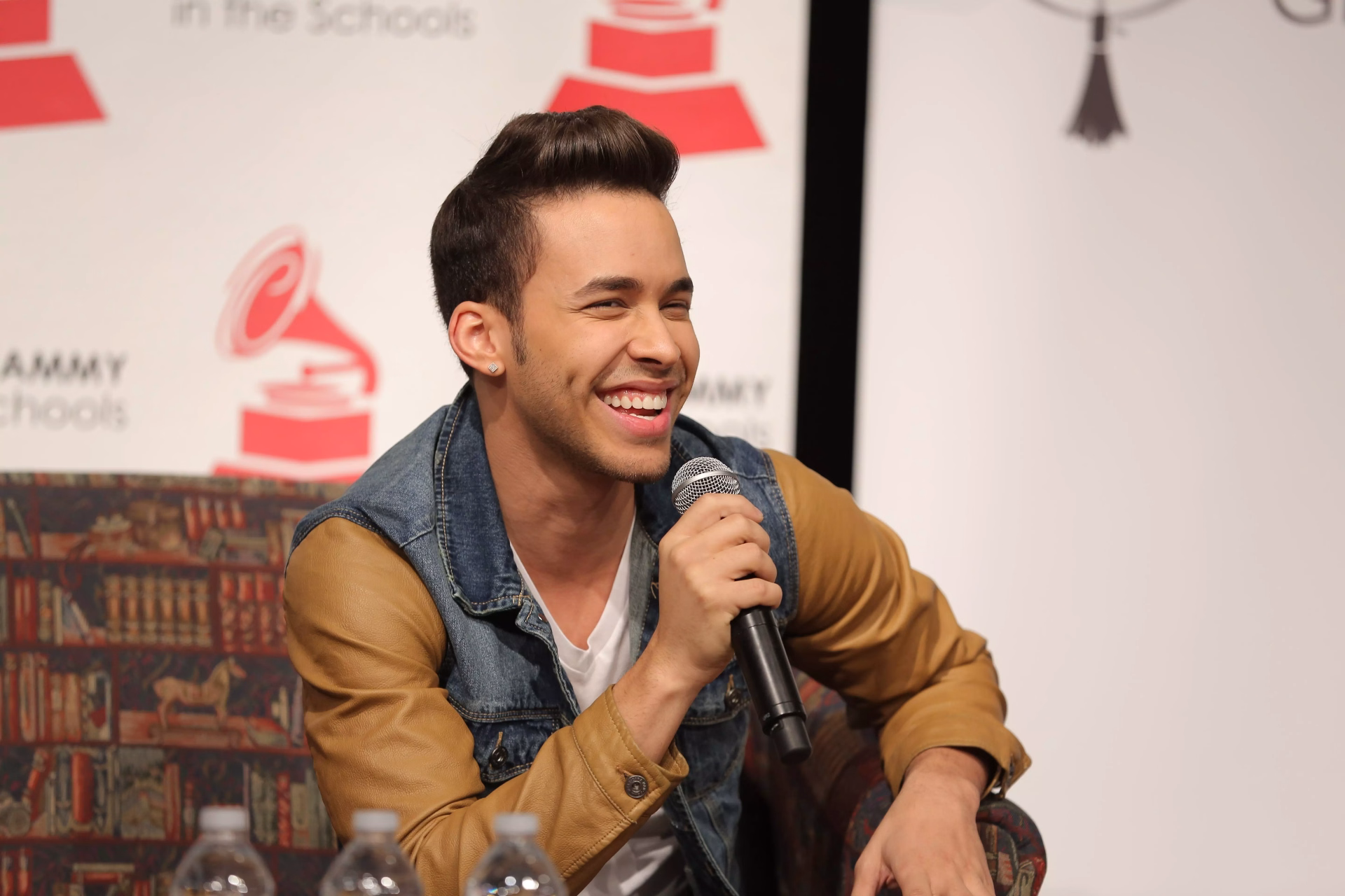 Prince Royce comparte su experiencia al participar en el Latin GRAMMY In The Schools en Los Angeles