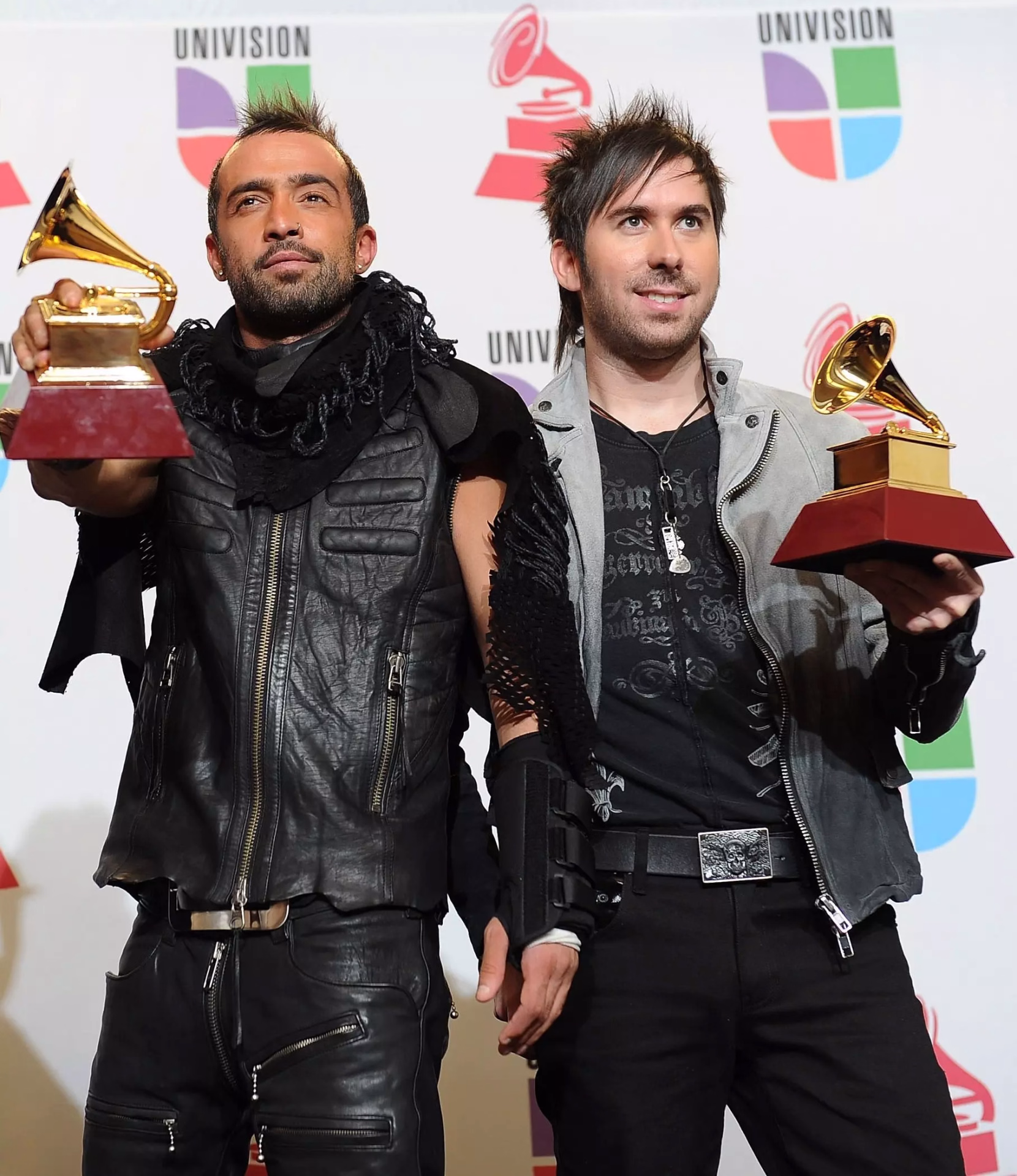 Camila, Paula Fernandes, Jesse & Joy, Victor Manuelle, Romeo Santos, Alejandro Sanz, Carlos Vives, and Dionne Warwick to perform at the 2015 Latin Recording Academy® Person of the Year Gala honoring Roberto Carlos